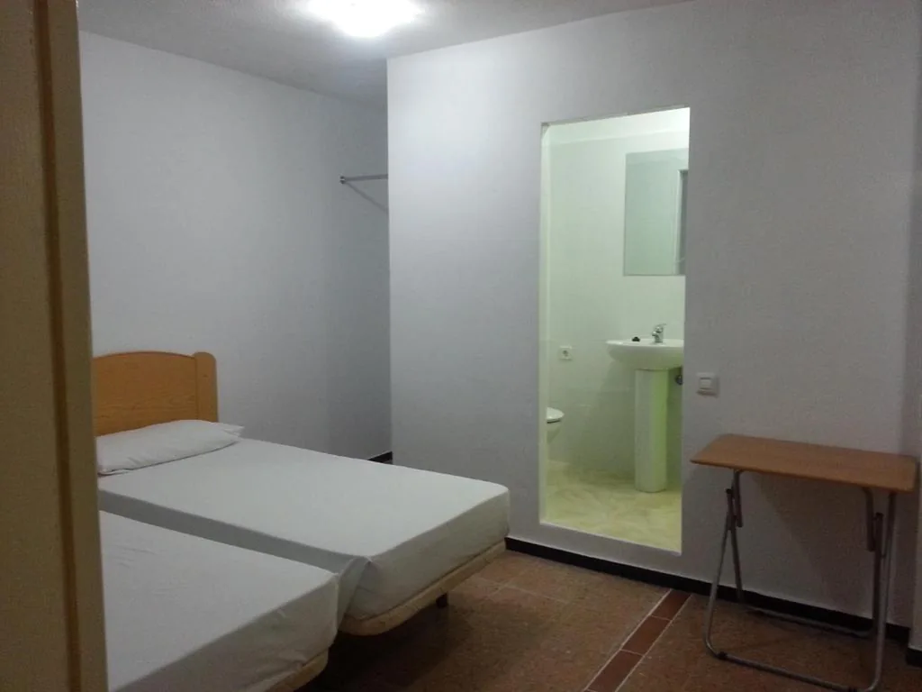 Quarto triplo com casa de banho privativa — Hostal Casa de Huéspedes San Fernando - Adults Only