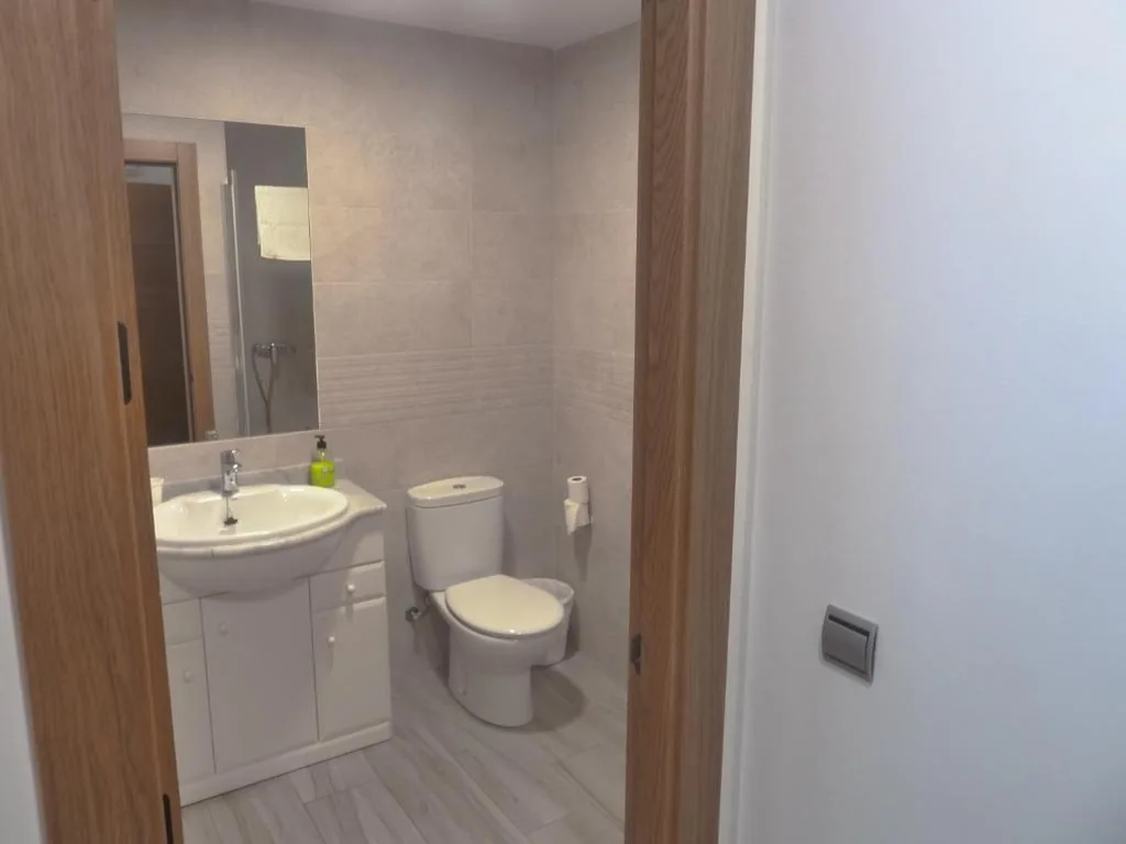 Chambre triple basique — Hostal Casa Fermina- A 2 horas de las pistas de esquí