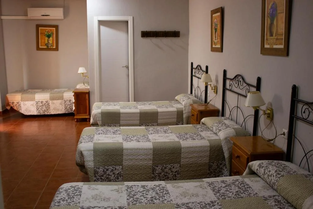 Camera quadrupla con bagno privato — Hostal Casa Jose