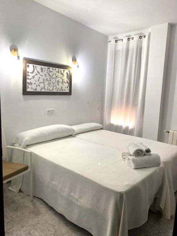 Doppelzimmer mit 2 Betten — Hostal Casa López