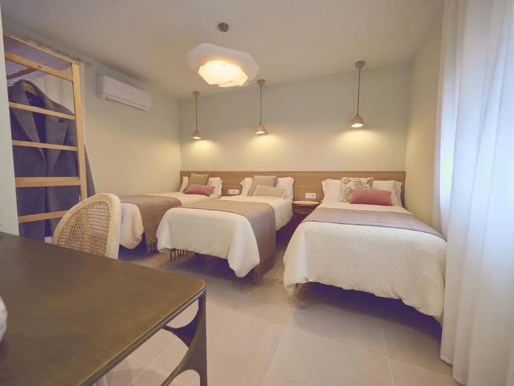 Camera tripla — Hostal Casa Maria