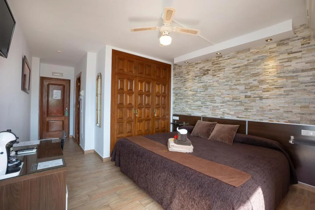 Habitación Doble con terraza y vistas al mar - 1 o 2 camas — Hostal Casa Mercedes