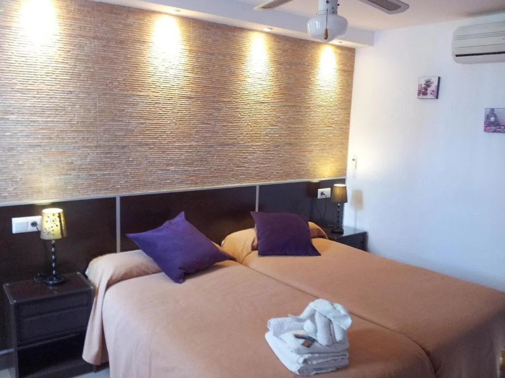 Habitación Doble con vistas al mar - 1 o 2 camas — Hostal Casa Mercedes