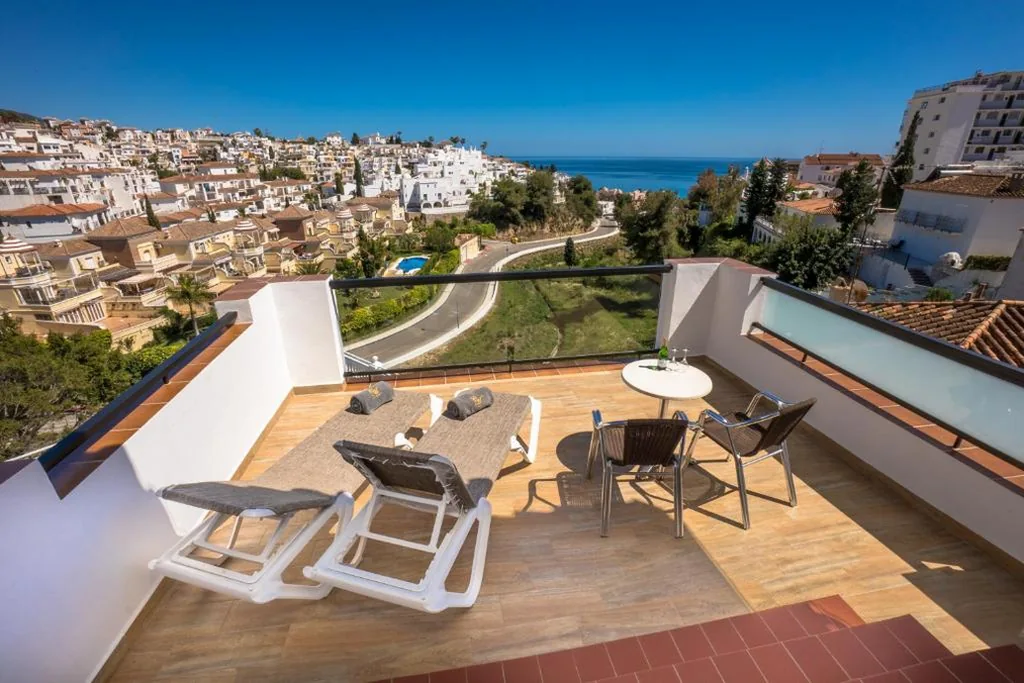 Suite con terraza y vistas al mar — Hostal Casa Mercedes