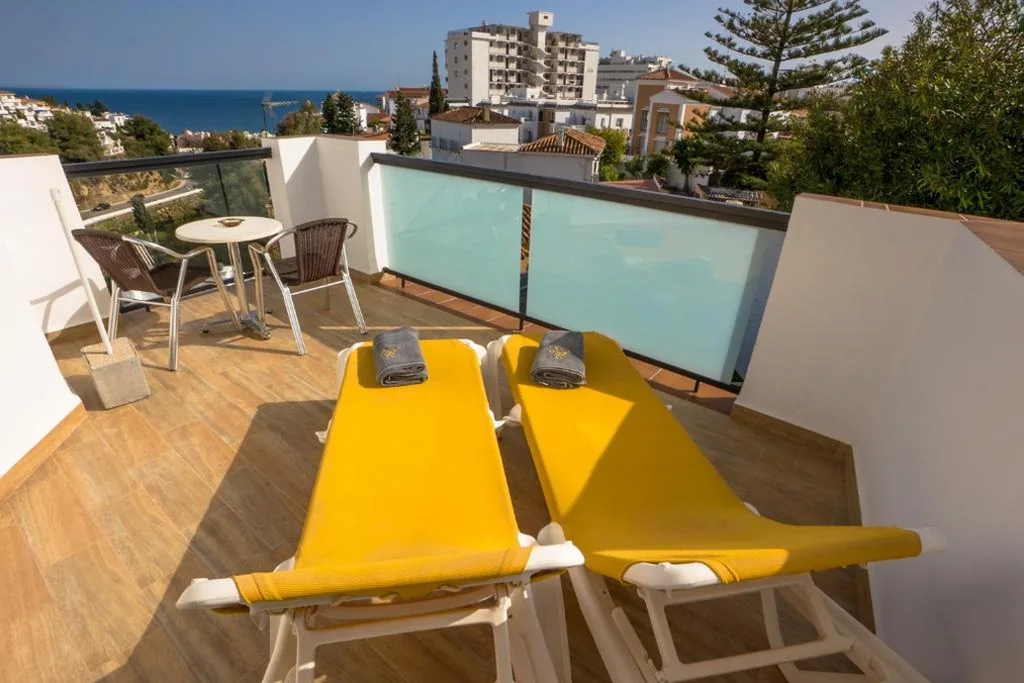 Suite Junior con terraza y vistas al mar — Hostal Casa Mercedes