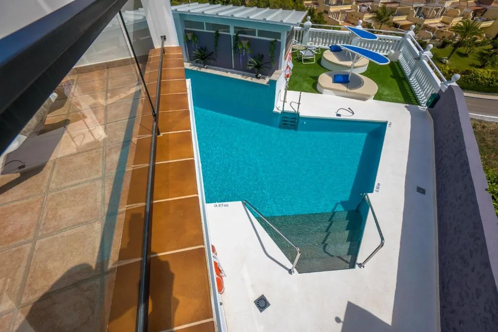 Suite Junior con terraza y vistas al mar — Hostal Casa Mercedes