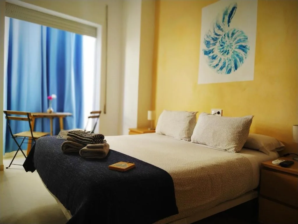 Habitación Doble con baño privado — Hostal Casa Nautilus