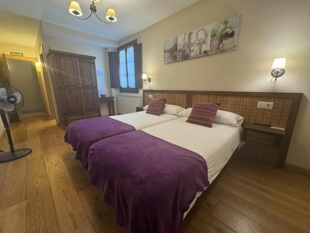 Doppelzimmer mit 2 Betten — Hostal Casa Otsoa
