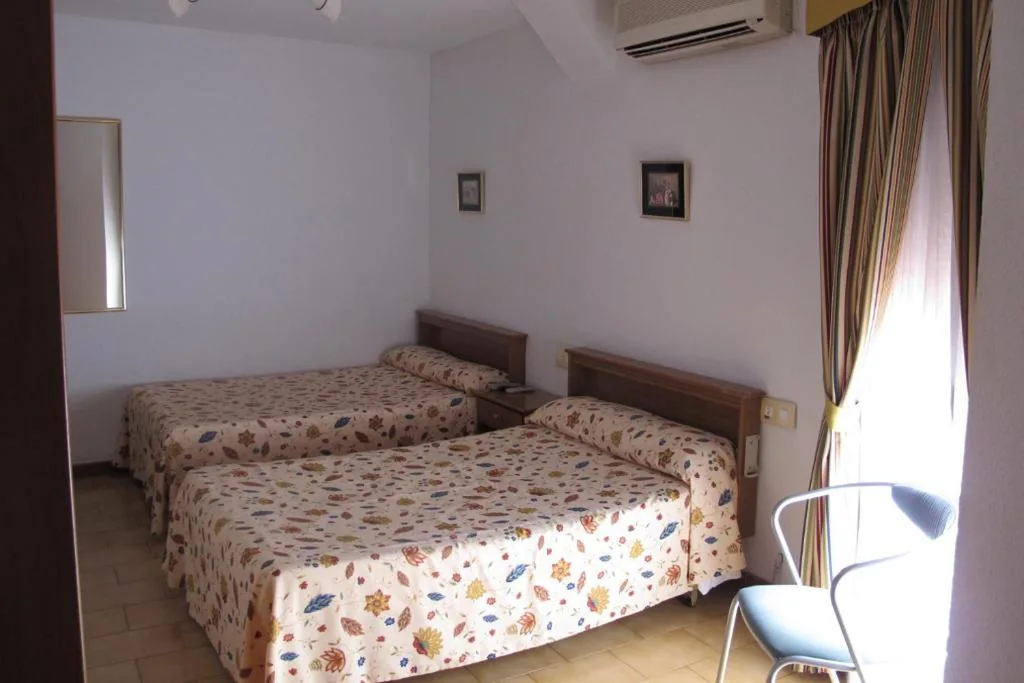 Camera doppia - 2 letti — Hostal Casa Pepe