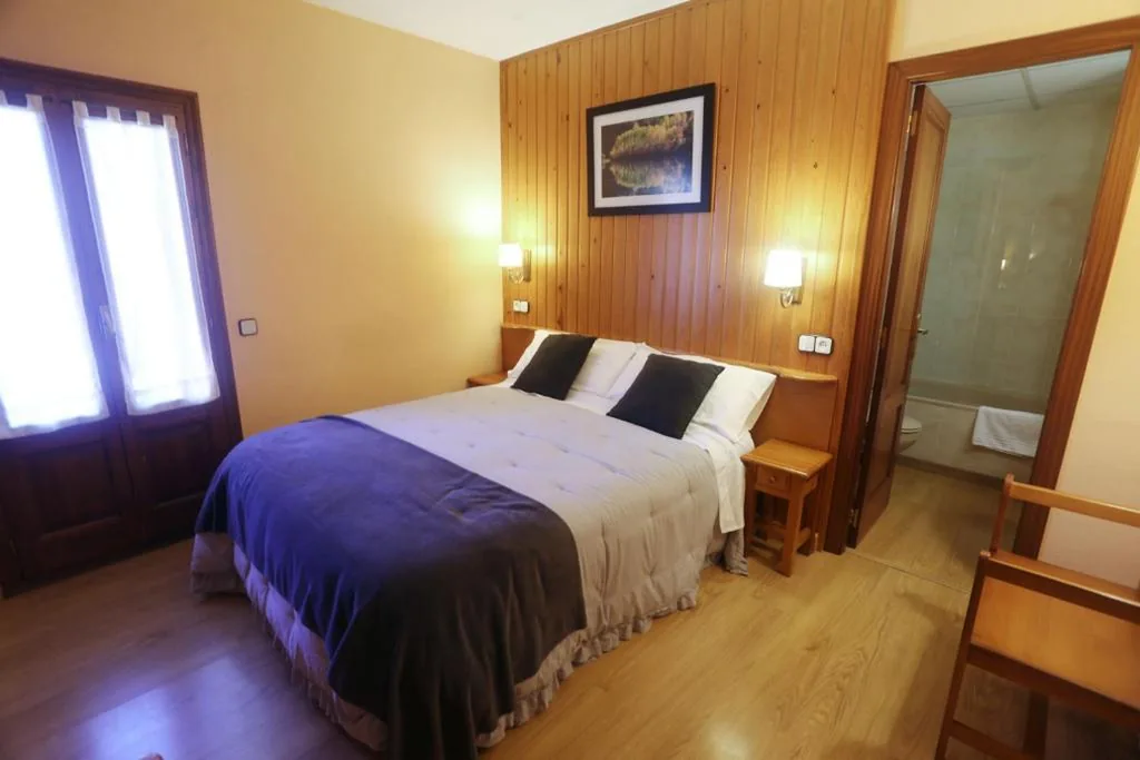 Camera doppia con balcone — Hostal Casa Rosita
