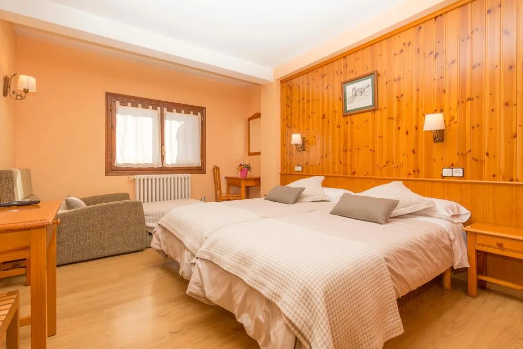 Camera tripla (2 adulti + 1 bambino) — Hostal Casa Rosita