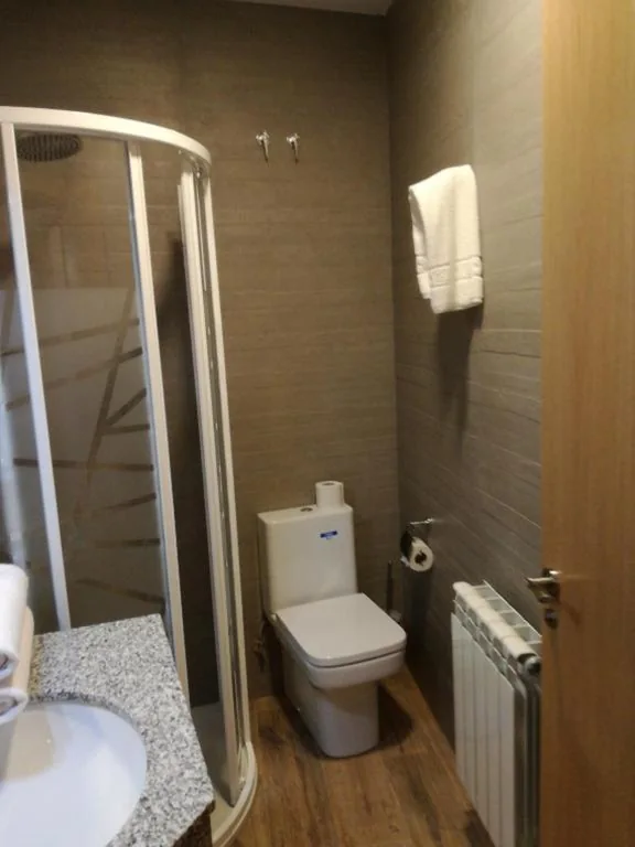 専用バスルーム付きダブルルーム・1階 — Hostal Casa Tino