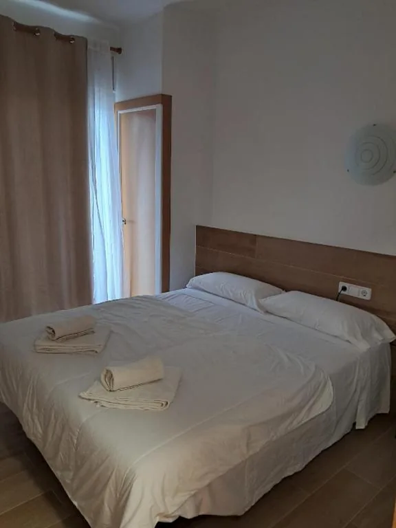 Camera doppia grande — Hostal Casa Torrent