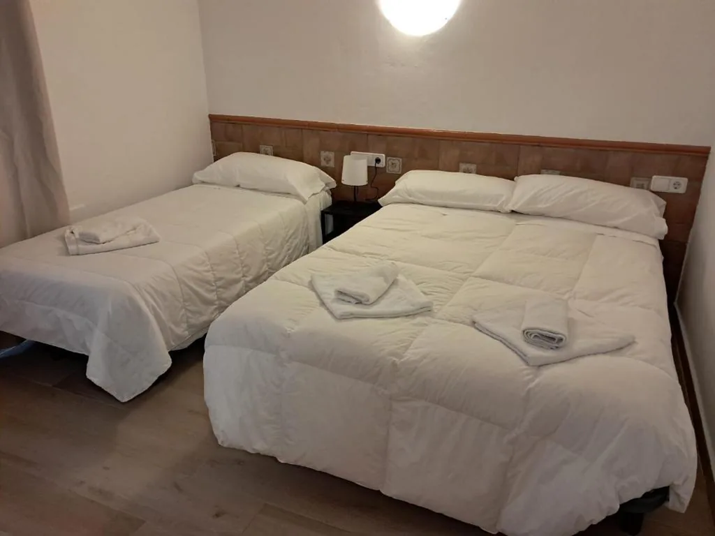 Camera tripla — Hostal Casa Torrent