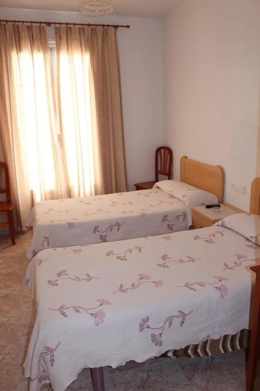Doppelzimmer mit 2 Betten — Hostal Casanova