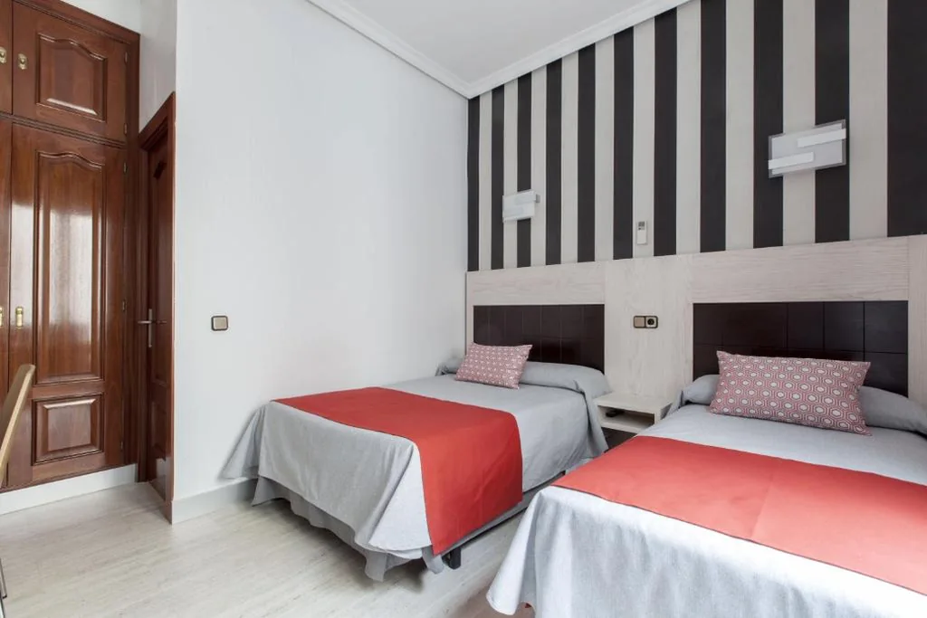 Twin Room — Hostal Castilla I Atocha