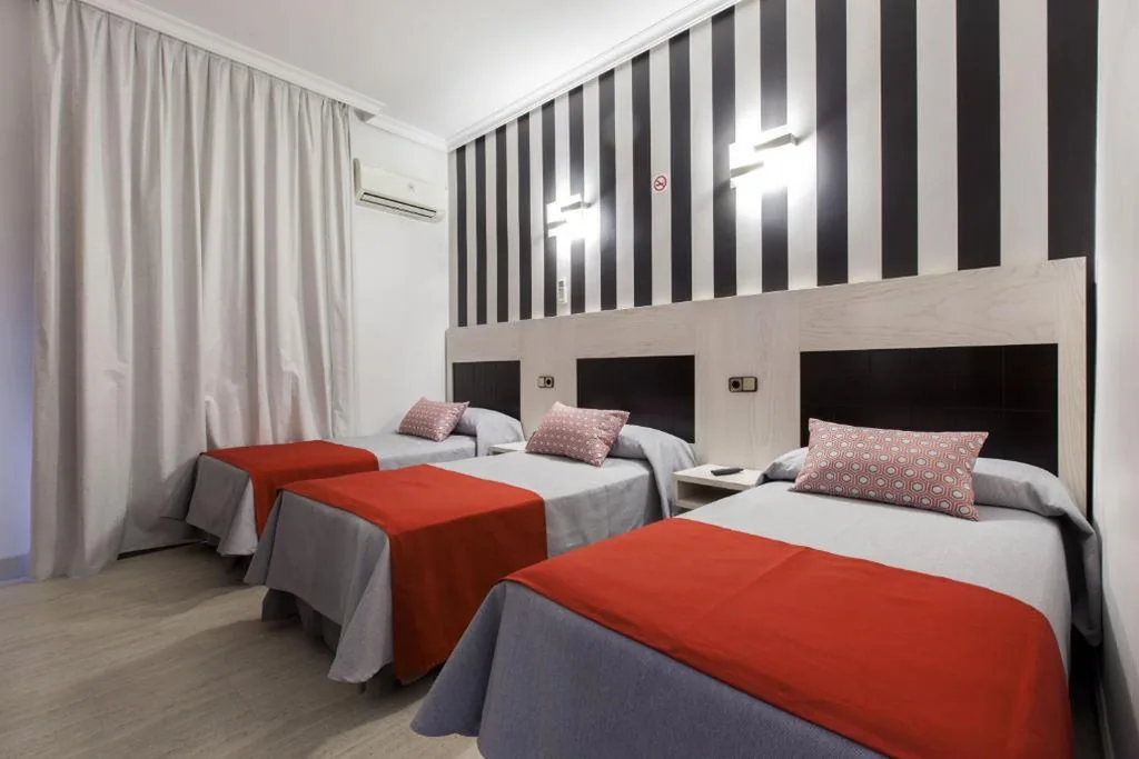 Triple Room — Hostal Castilla I Atocha