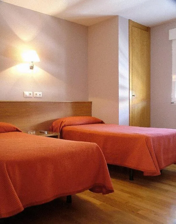 Habitación Doble - 2 camas — Hostal CC