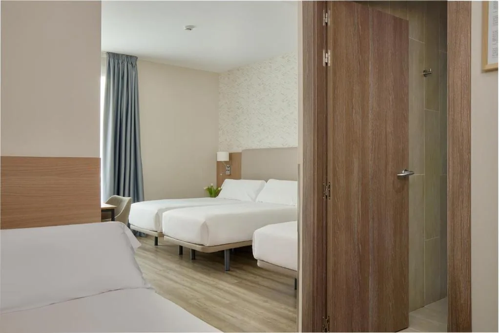 Quadruple Room — Hostal Centric
