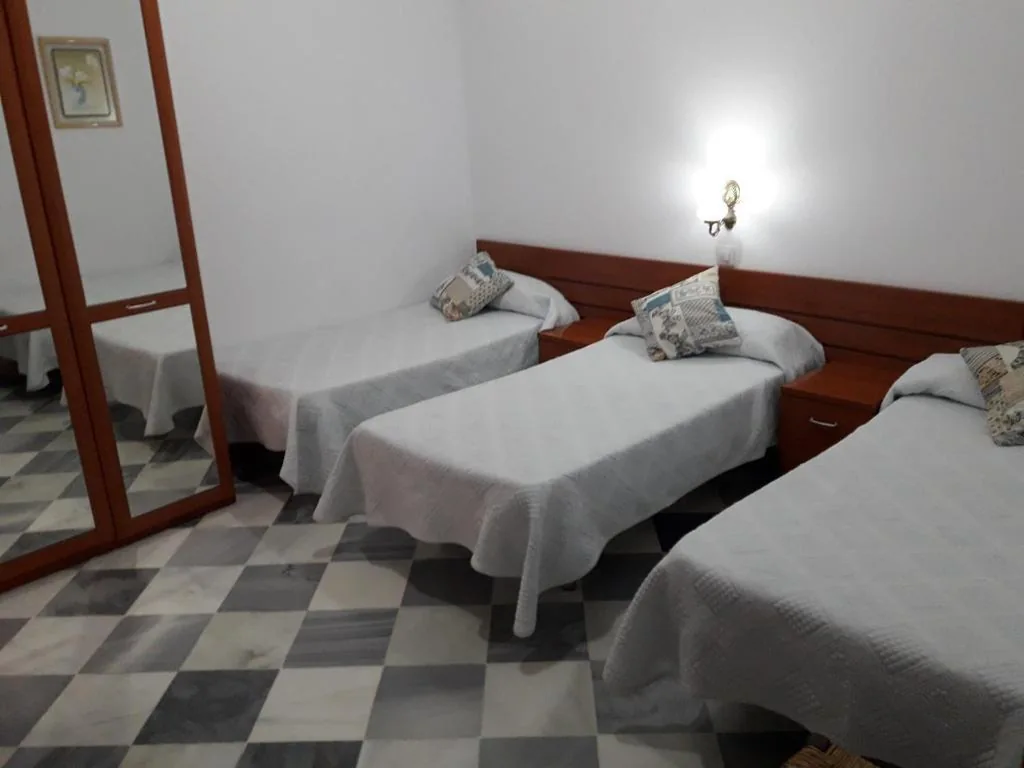 Habitación Triple — Hostal Centro Sol