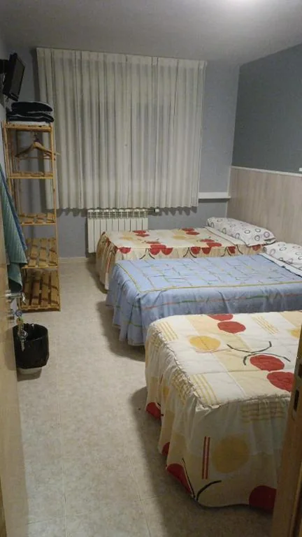 共用バスルーム付きベーシックトリプルルーム — HOSTAL CEPA DE ORO