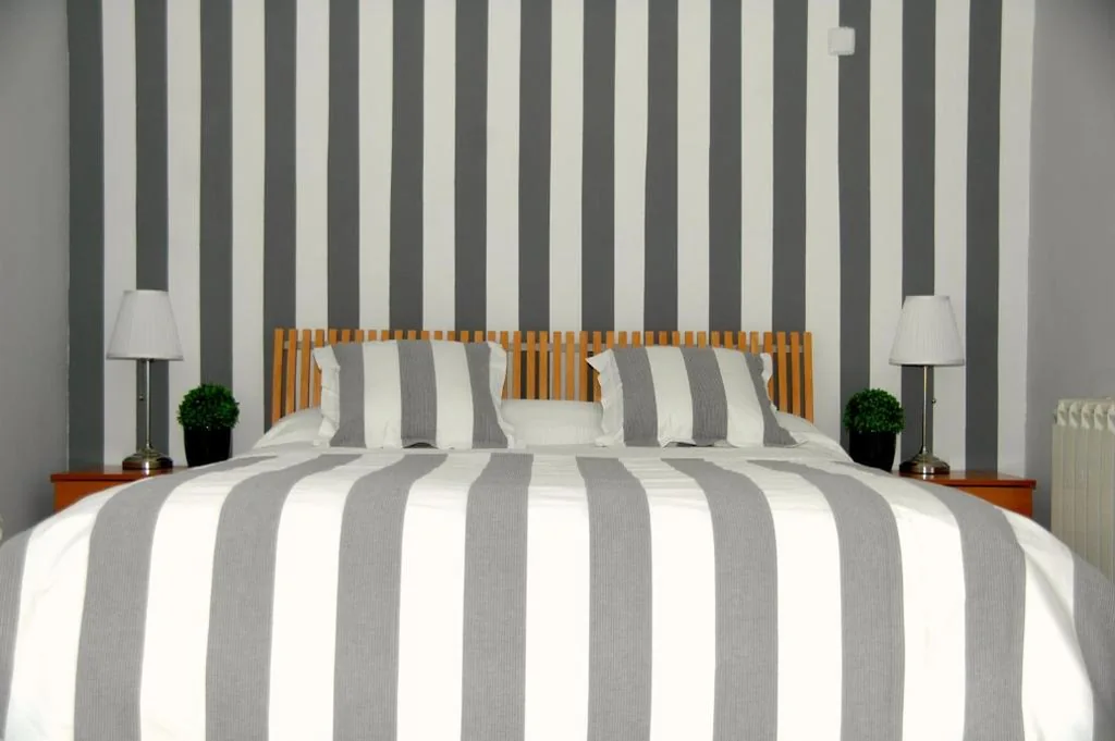 Quarto Duplo com casa de banho partilhada - 2 camas — Hostal Cervantes