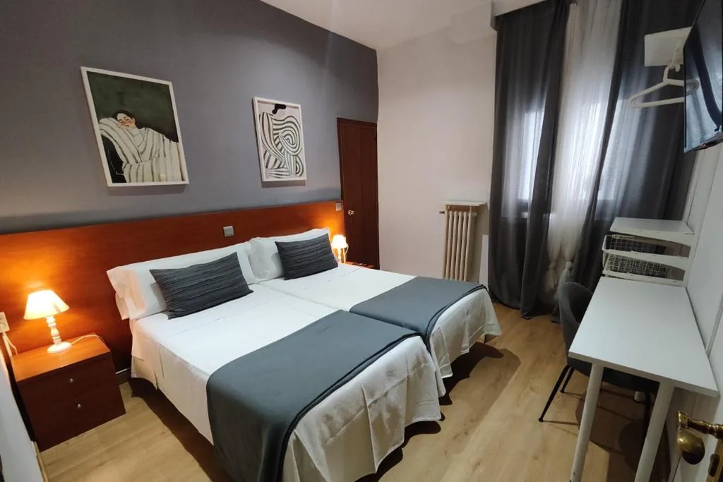 Camera Doppia - 2 letti — Hostal Cervantes