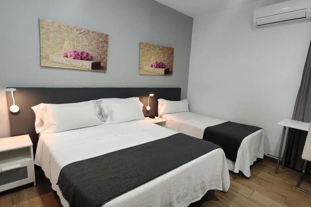 Camera Tripla — Hostal Cervantes