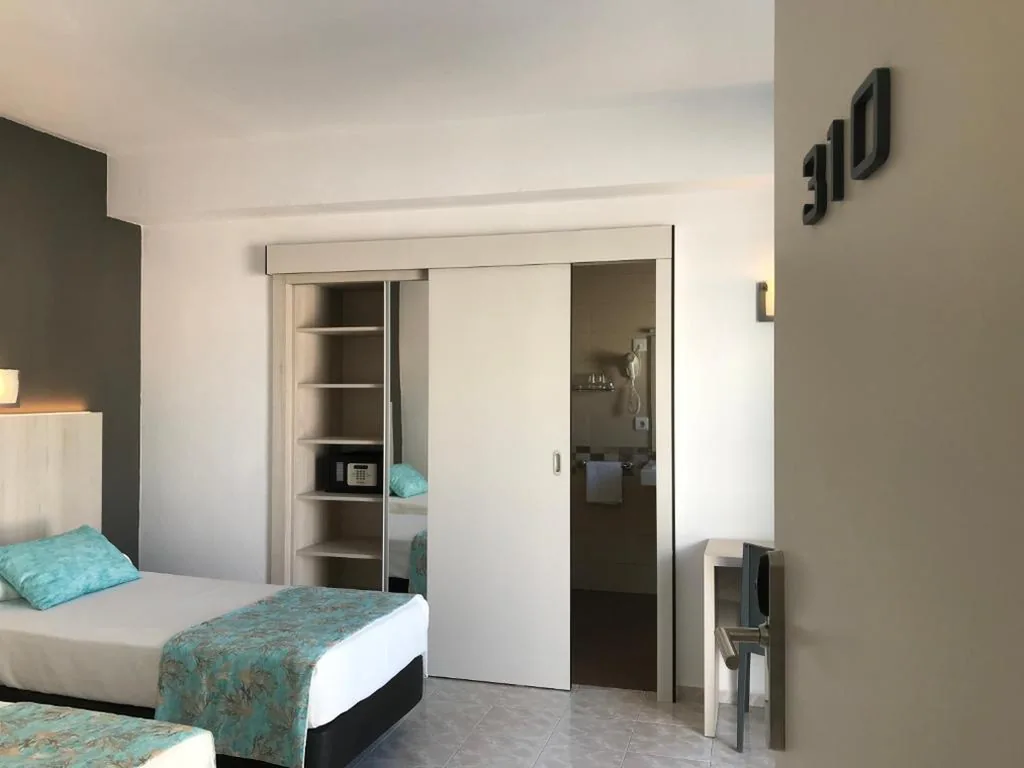 Tweepersoonskamer met 2 bedden — Hostal Cervantes