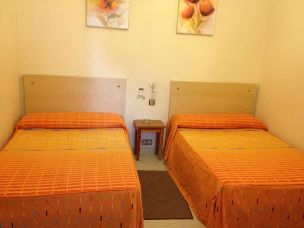 Doppelzimmer mit 2 Betten — Hostal Cervantes