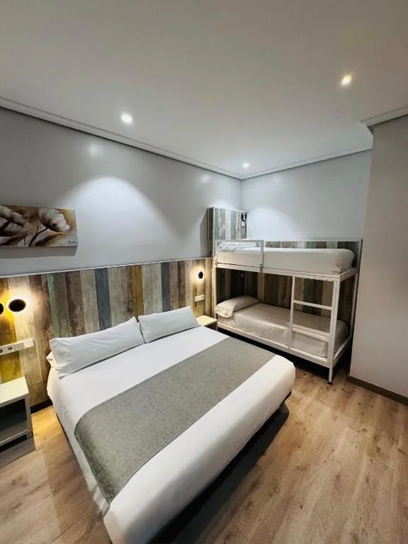 Habitación cuádruple — Hostal Cervelo