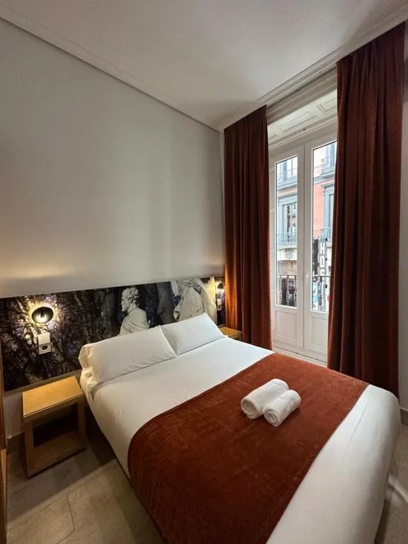 Habitación Doble con balcón — Hostal Cervelo
