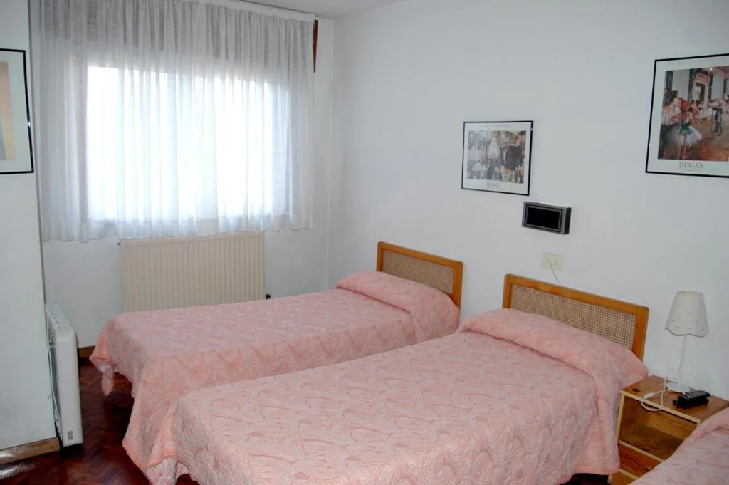 Chambre double - 2 lits — Hostal Charo II