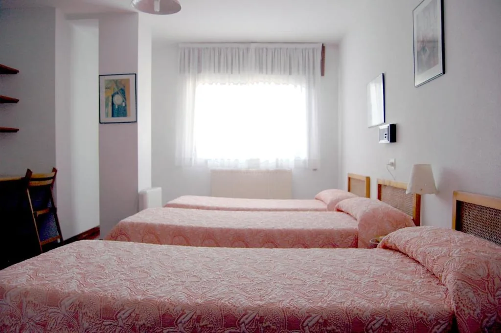 Chambre triple — Hostal Charo II