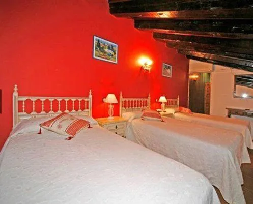 Habitación Triple Básica — Hostal Chinchon