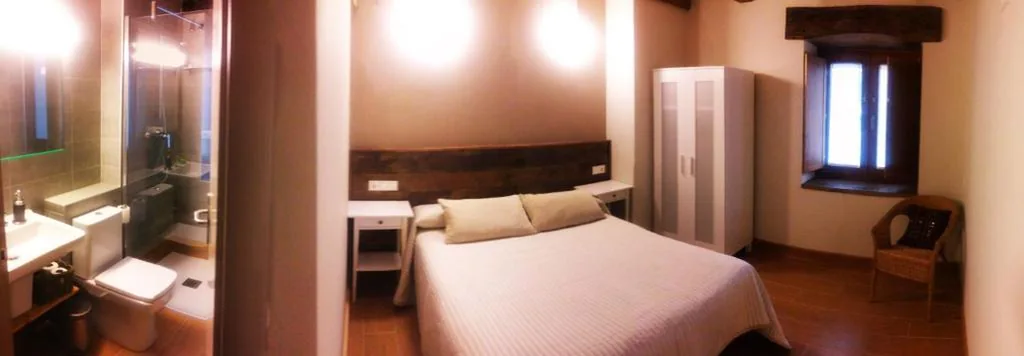 Habitación Doble con ventana — Hostal-Cicloturismo Lopenea