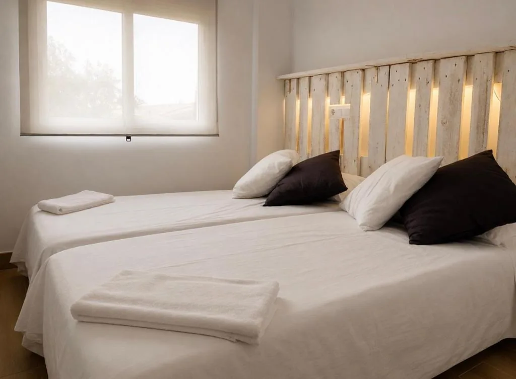 Habitación Doble - 2 camas — Hostal Ciempozuelos, Parque Warner y Madrid