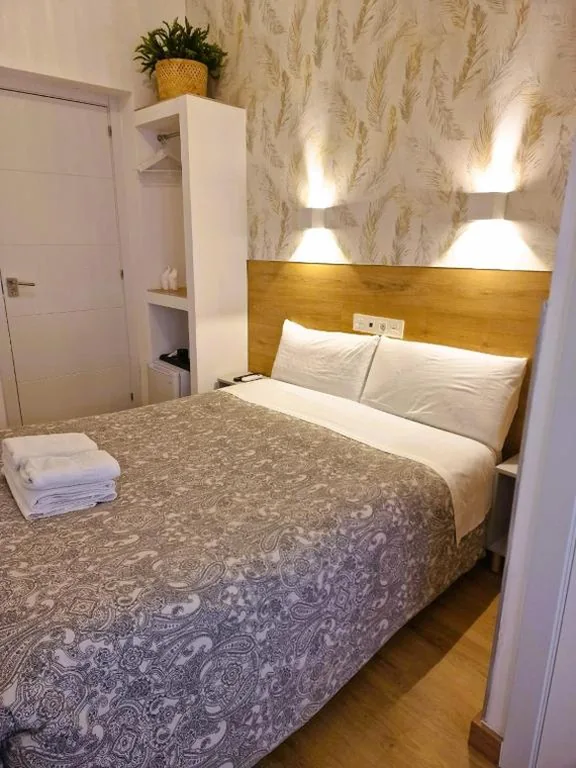 Tweepersoonskamer aan de buitenzijde — Hostal Comercial