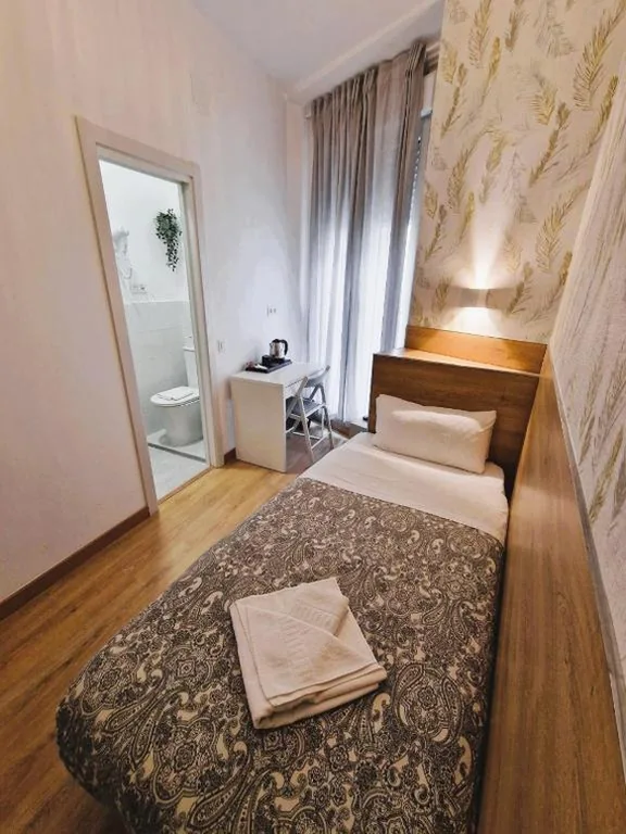 Standaard eenpersoonskamer met eigen badkamer — Hostal Comercial