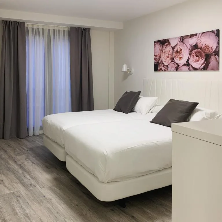 Quarto Triplo — Hostal Comfort Suites