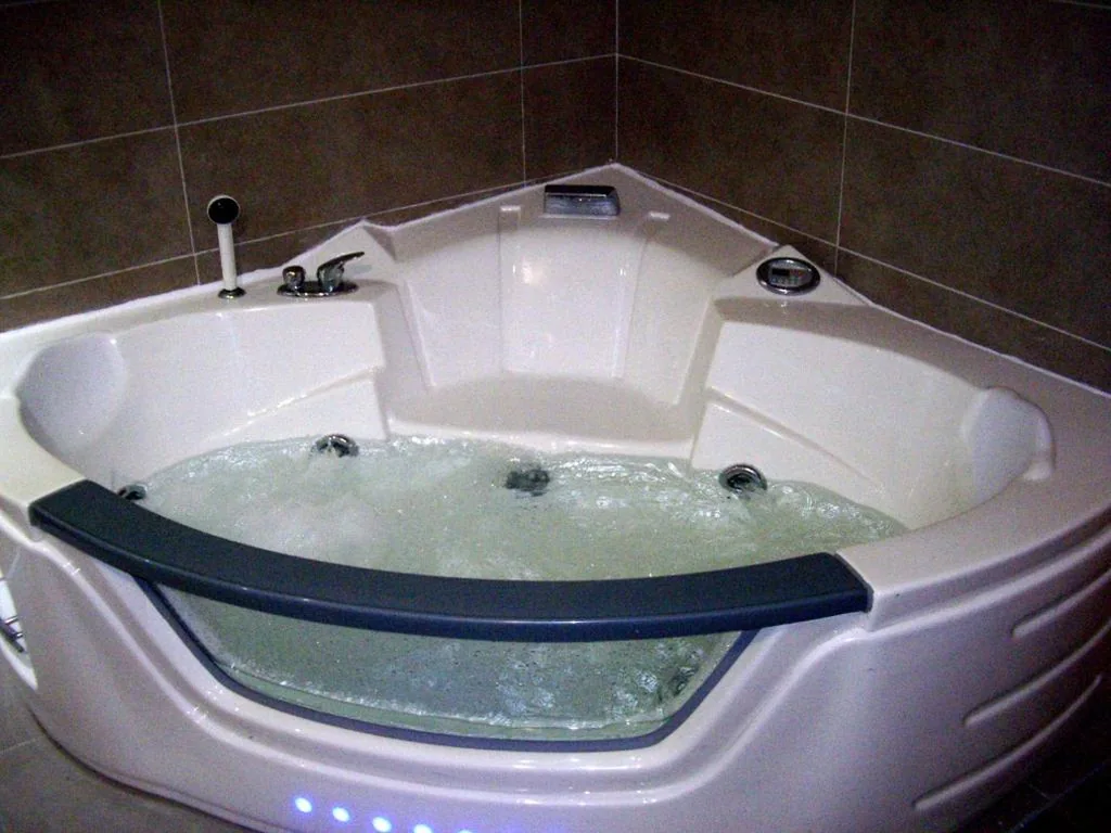 Suite mit Whirlpool — Hostal Conde David