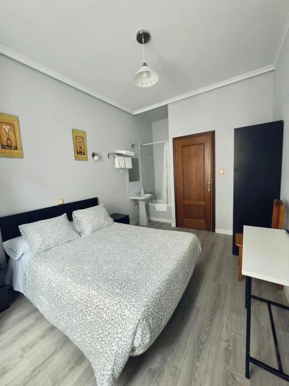 Chambre double avec salle de bains commune — Hostal Conde De Alba