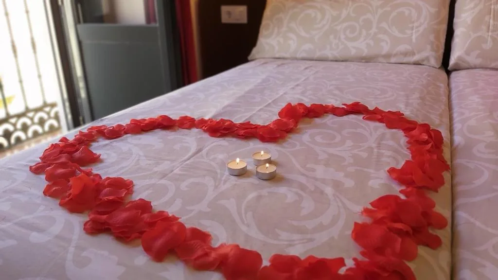 Camera doppia con bagno privato - 1 o 2 letti — Hostal Corazón de Madrid 1