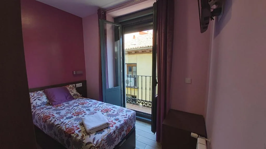Camera singola con bagno privato — Hostal Corazón de Madrid 1