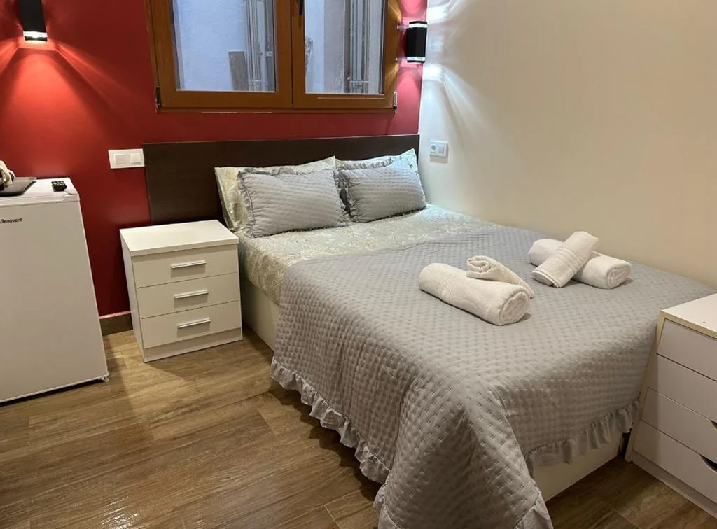Camera singola con bagno privato — Hostal Corazón de Madrid 2