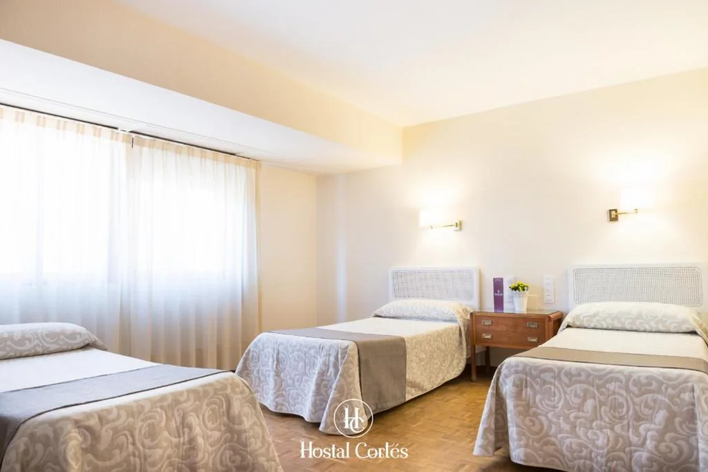 トリプルルーム — Hostal Cortés