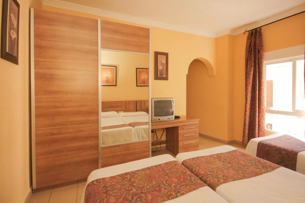 Habitación Familiar — Hostal Costa Azul