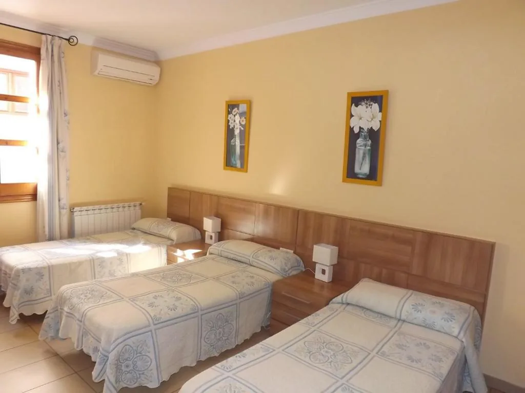 Habitación Triple — Hostal Costa Azul