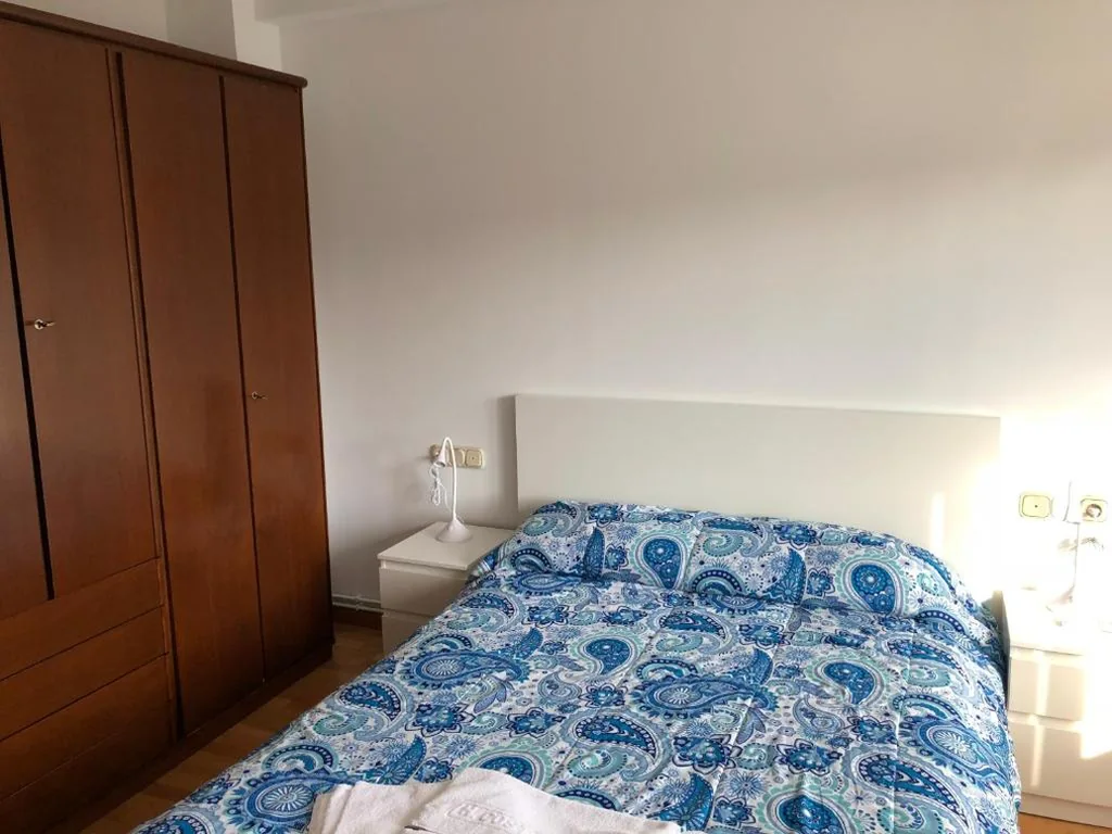 Habitación Doble con baño privado y vistas — Hostal Costa Azul
