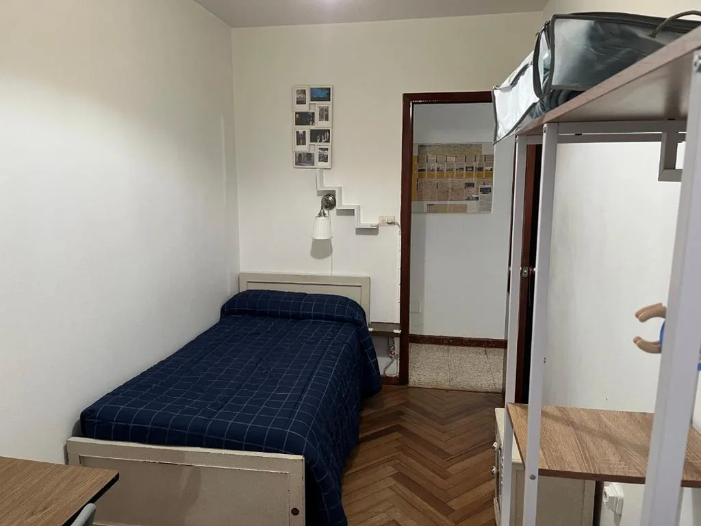 Habitación Individual con baño compartido y vistas — Hostal Costa Azul